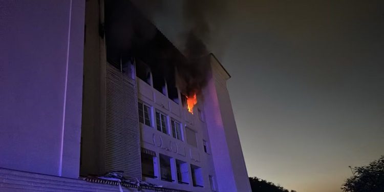 Tragedia en Arroyo de la Miel: mueren dos hermanos en el incendio de su piso mientras su madre resulta herida grave
