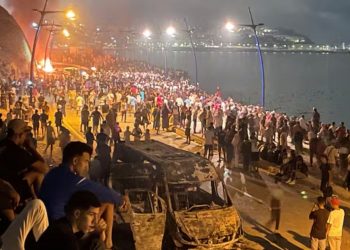 El gran paripé de Marruecos: impone un vistoso cerrojo policial en la carretera mientras ‘regala’ vía libre por mar a miles de migrantes
