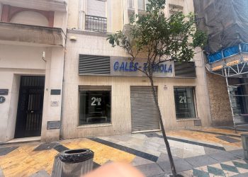 Ceuta baja la persiana tras la entrada masiva: supermercados y comercios cierran por precaución