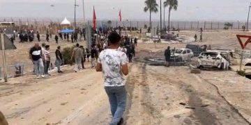 Así quedó la zona marroquí de la frontera con Ceuta: vehículos calcinados y numerosos daños