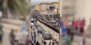Crisis en Ceuta: Gran afluencia y tensión en las barriadas tras las recientes entradas masivas. Tensión y colapso en la barriada de La Pantera