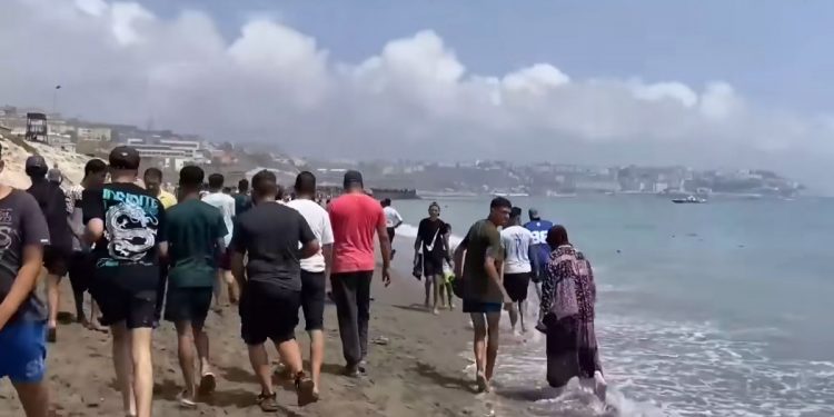 La presión migratoria mantiene la tensión en Ceuta tras frenarse las entradas irregulares y ascender a 67 los fallecidos