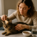 Cuidados básicos para que tu gato esté sano y feliz: guía práctica y cercana