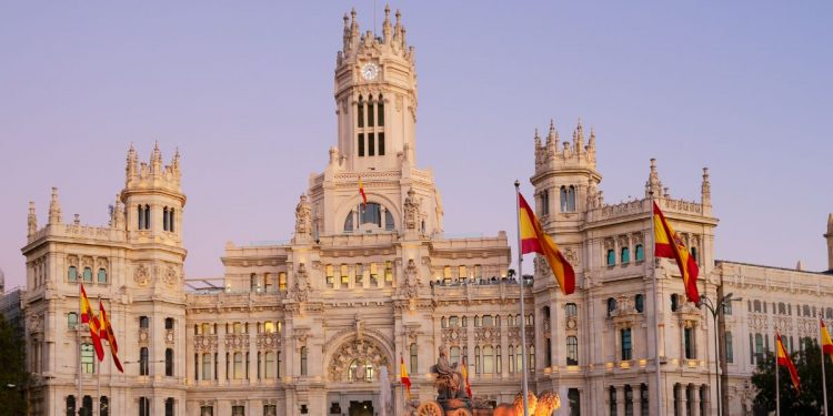 España se encamina a otro récord turístico: 46,5 millones de visitantes y 63.800 millones de gasto