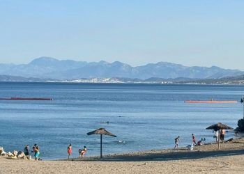 La barrera marítima del Tarajal sufre daños días después de su instalación