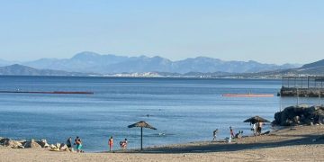 La barrera marítima del Tarajal sufre daños días después de su instalación