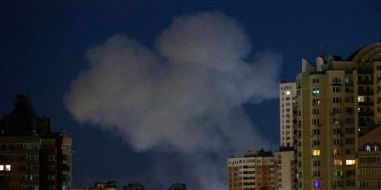 Ataque nocturno ruso contra la región de Kiev deja al menos 14 muertos y 27 heridos