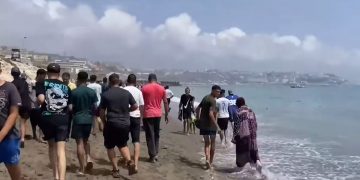 Marlaska niega avisos del CNI sobre Ceuta mientras Vox denuncia la gestión de la crisis migratoria