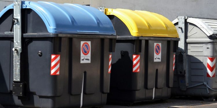 Tiró a la basura un rasca premiado con un millón de euros y una búsqueda contrarreloj logró recuperarlo