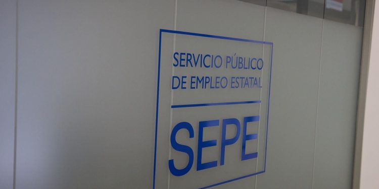 Trabajo atribuye a personas recién regularizadas unas 15.000 de las nuevas altas del paro en julio