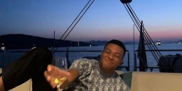 Mbappé sorprende al compartir por primera vez una foto de Ester Expósito durante sus vacaciones