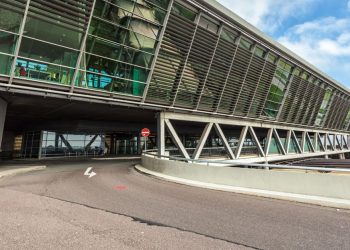 Alemania investiga el hallazgo de un dron en el aeropuerto de Leipzig tras el choque de un avión con un objeto