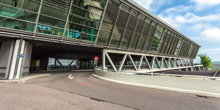 Alemania investiga el hallazgo de un dron en el aeropuerto de Leipzig tras el choque de un avión con un objeto