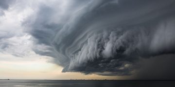 España afronta un jueves de contrastes: granizo en el nordeste y hasta 39 grados en el sur