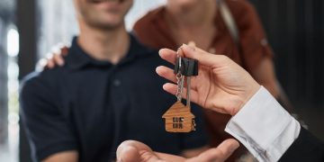 Dinero de tus padres para comprar casa: cómo evitar que Hacienda lo considere una donación