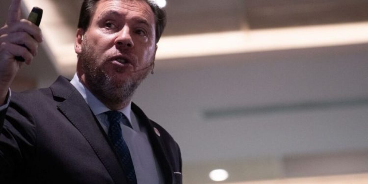 Óscar Puente ironiza sobre la nueva denuncia contra Vito Quiles con un breve mensaje: “¿Solo?”