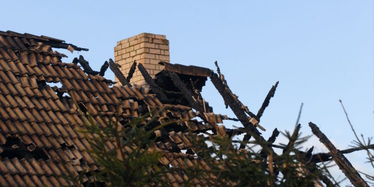 Las ayudas por viviendas destruidas en los incendios llegan hasta 15.120 euros y exigen que sea la residencia habitual