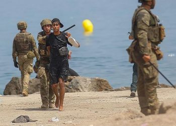 Defensa frena las vacaciones militares en Ceuta tras dar el CNI credibilidad a un nuevo asalto masivo