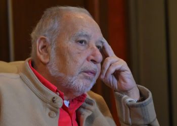 Tahar Ben Jelloun critica la inacción policial marroquí en Ceuta y denuncia la «hipocresía» europea