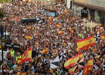 El pueblo ceutí se moviliza contra la inacción del Gobierno central bajo el lema «¡Basta ya! Ceuta no se rinde»