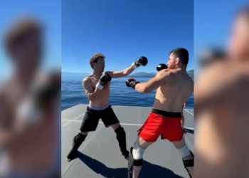 Mark Zuckerberg acaba en el agua tras entrenar MMA sobre un lago con Merab Dvalishvili