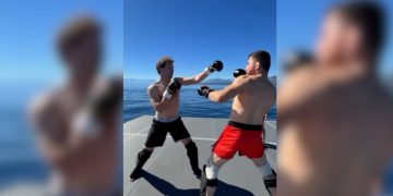 Mark Zuckerberg acaba en el agua tras entrenar MMA sobre un lago con Merab Dvalishvili