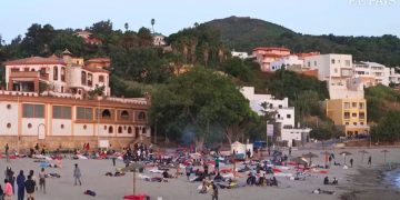 Familias de Ceuta trasladan a sus hijos a la Península ante el miedo y la tensión que se vive en las calles