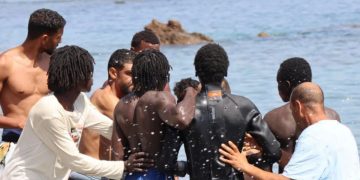 Noche de peleas y reyertas en el Trampolín y barriadas de Ceuta ante la saturación por la crisis migratoria