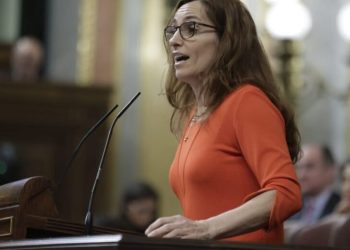 Mónica García descarga tensión: niega una crisis sanitaria en Ceuta y afirma que la ciudad cuenta con «más recursos que nunca»