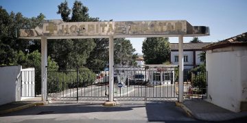 Vox rechaza alojar a menores migrantes en el Hospital Militar de Ceuta y exige ubicarlos junto a la frontera