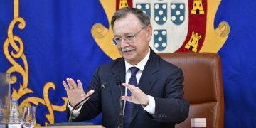 Vivas exige un plan estatal urgente para expulsar a quienes entraron en la avalancha y recuperar la normalidad en Ceuta