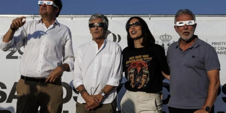 El Gobierno destina más de 72.000 euros al acto del eclipse en Yebes con «zona VIP», catering y concierto