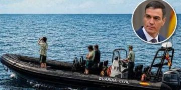 Moncloa oculta la matrícula y los distintivos de la ‘zodiac’ de la Guardia Civil que usa Sánchez para bucear