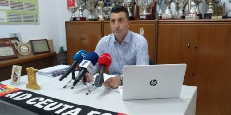 Edu Villegas analiza el impacto de la crisis en los fichajes del Ceuta: “Ahora tengo que dar más explicaciones de la cuenta”