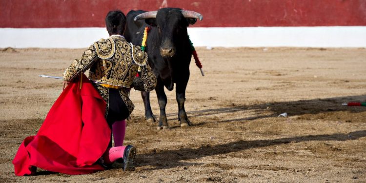 Corrida de toros hoy en televisión: horario, cartel y dónde ver los rejones desde Abiul
