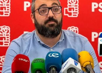 Ferraz exige a León y Guerrero la devolución de sus cargos en Ceuta bajo amenaza de expulsión