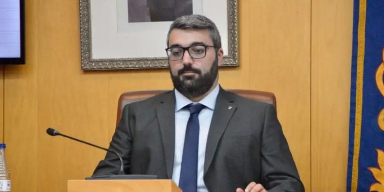 Melchor León rompe el silencio, exige la dimisión del delegado del Gobierno y sitúa a Ceuta por encima de las siglas de su partido
