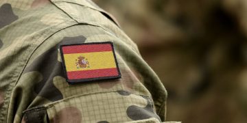 España entra por primera vez entre los 15 países que más gastan en defensa y se mantiene entre las 20 mayores potencias militares