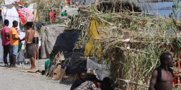 VOX Ceuta reclama la aplicación de la Ordenanza de Playas para desmantelar el asentamiento del Trampolín