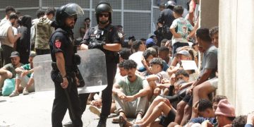 Siete policías por habitación, sin aire y un solo baño: la CEP denuncia hacinamiento en el despliegue de Ceuta