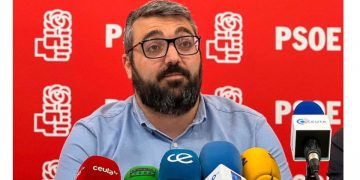 Un diputado del PSOE de Ceuta exige a Sánchez el estado de alarma y cinco medidas urgentes ante la crisis migratoria