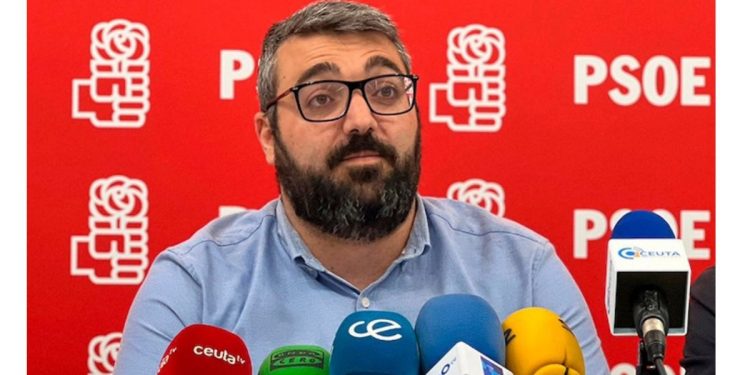 Un diputado del PSOE de Ceuta exige a Sánchez el estado de alarma y cinco medidas urgentes ante la crisis migratoria