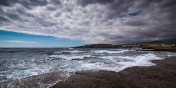 Cambio brusco del tiempo en España: caída de hasta diez grados y alerta por una posible DANA este domingo