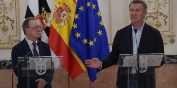 Feijóo y Vivas abren una nueva batalla política por el futuro de los menores migrantes en Ceuta