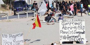Ceuta se opone al reparto autonómico de menores y exige su devolución a Marruecos para frenar el colapso