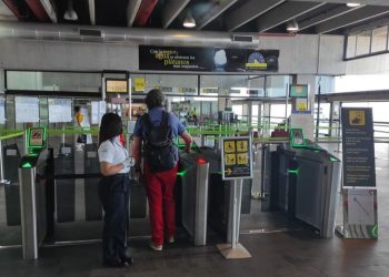 Intervienen 63.900 euros ocultos en el equipaje a dos pasajeros en el aeropuerto de Palma