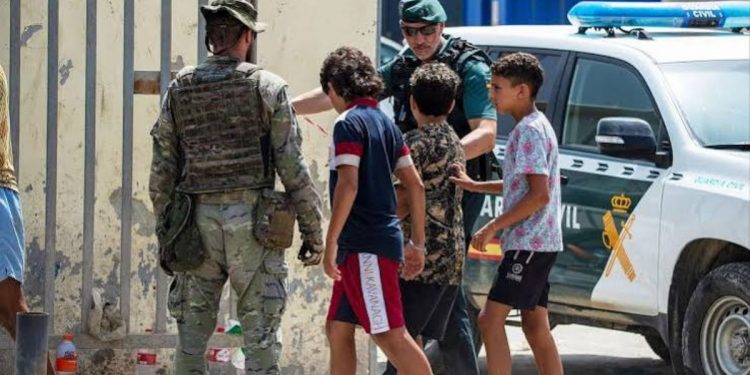 Bruselas exige el retorno «rápido» a Marruecos de todos los migrantes que entraron ilegalmente en Ceuta, incluidos los menores