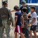 Bruselas exige el retorno «rápido» a Marruecos de todos los migrantes que entraron ilegalmente en Ceuta, incluidos los menores