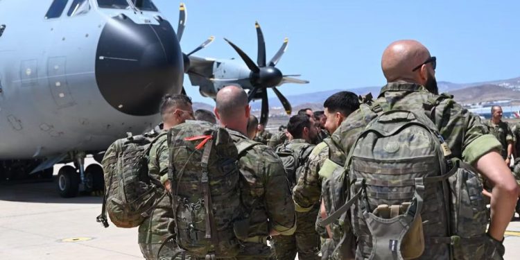 Defensa despliega más de 150 militares de Canarias en Ceuta para reforzar el dispositivo ante la crisis migratoria