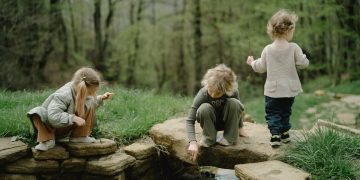 La psicología analiza la crianza de los niños en las décadas de 1960 y 1970: la clave del desarrollo de su autonomía